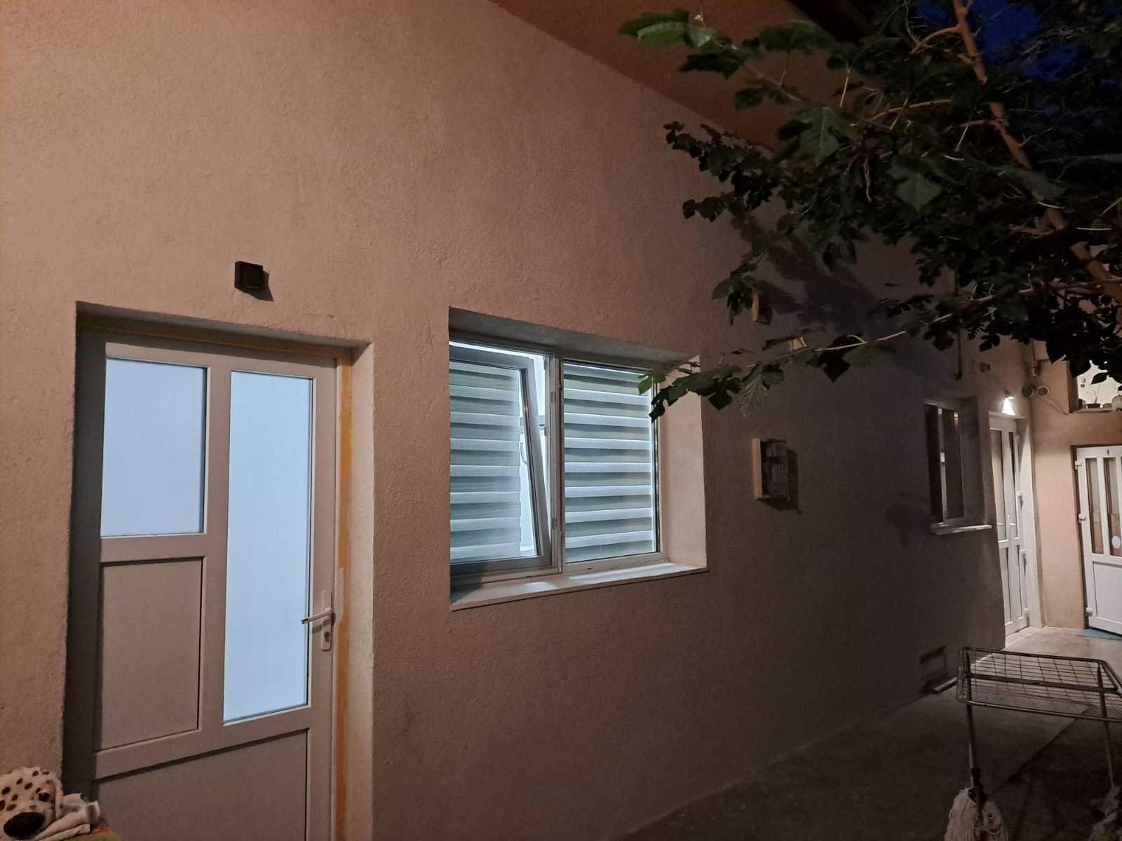 Super oferta. Locuinta la casa. Curte comuna. Piata Abator - imagine 8