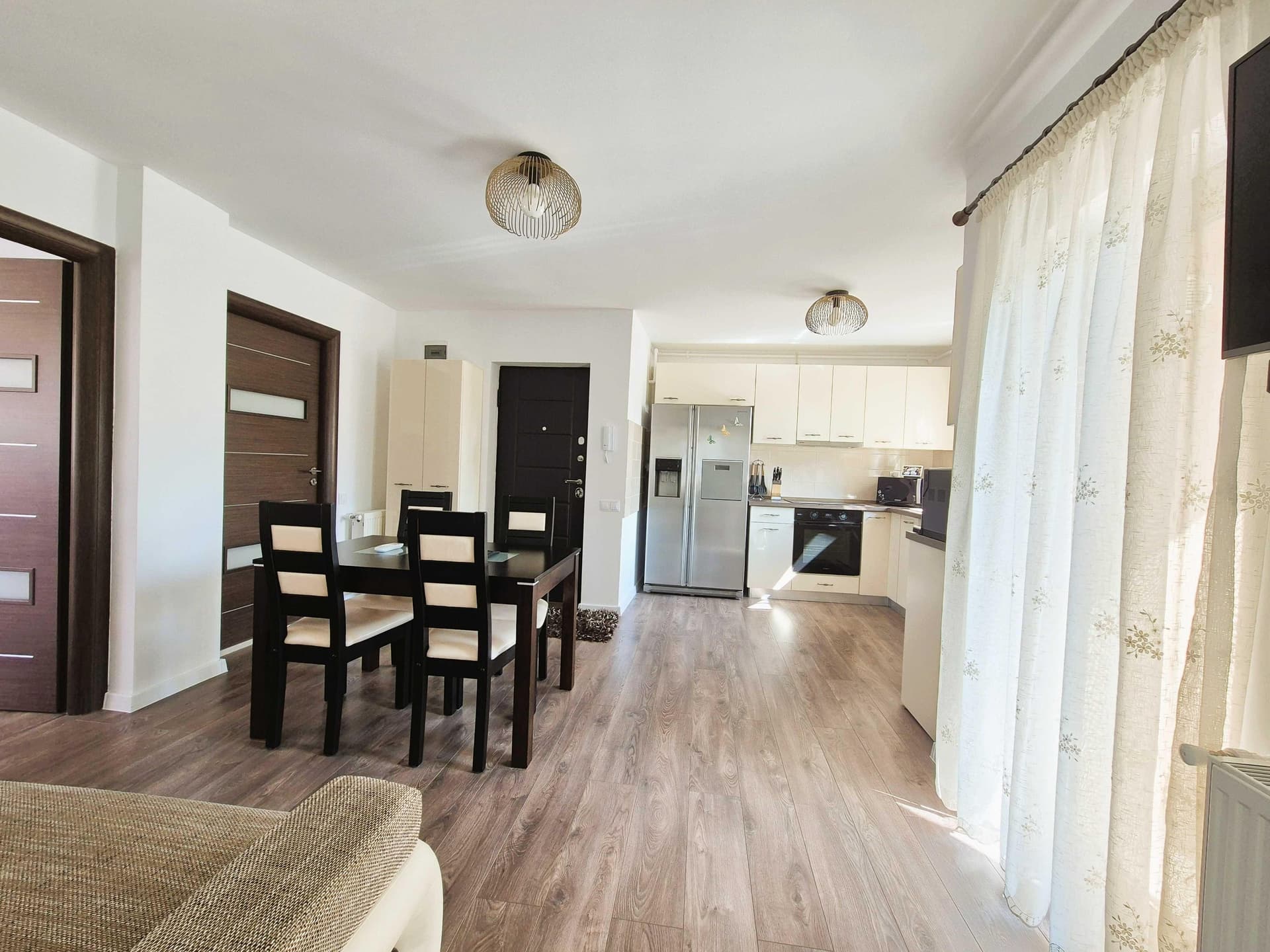 Apartament 3 camere, Europa, str. G. V. Bibescu, mobilat, utilat - imagine 2