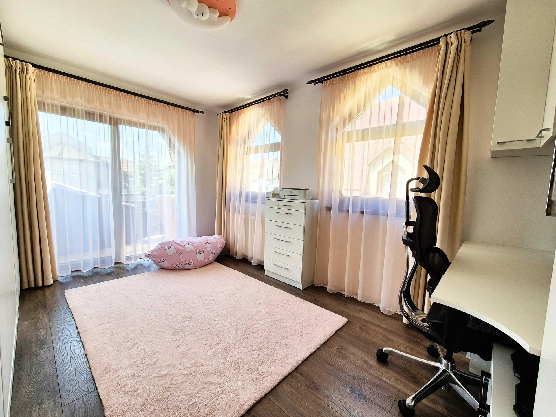 Apartament 3 camere, Europa, str. G. V. Bibescu, mobilat, utilat - imagine 3