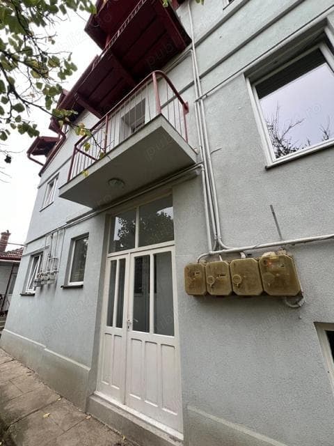 De  inchiriat vila cu 4 camere in zona Piata 1848 - imagine 1