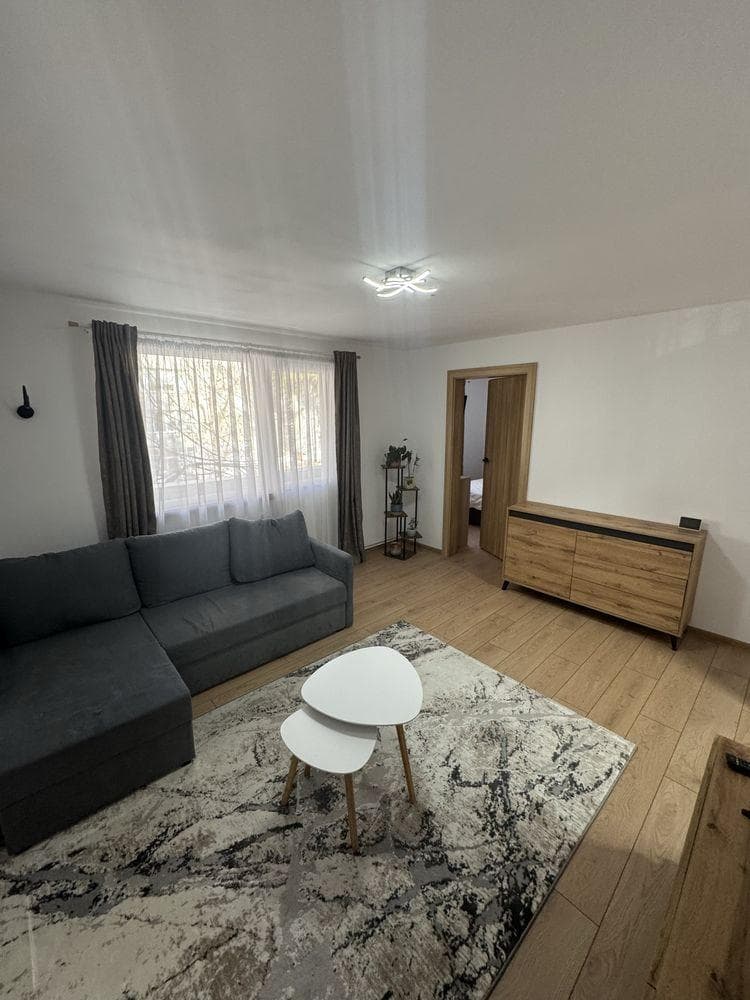 Apartament 3 camere renovat – etaj 1 – Dambu Pietros, Str. Godeanu