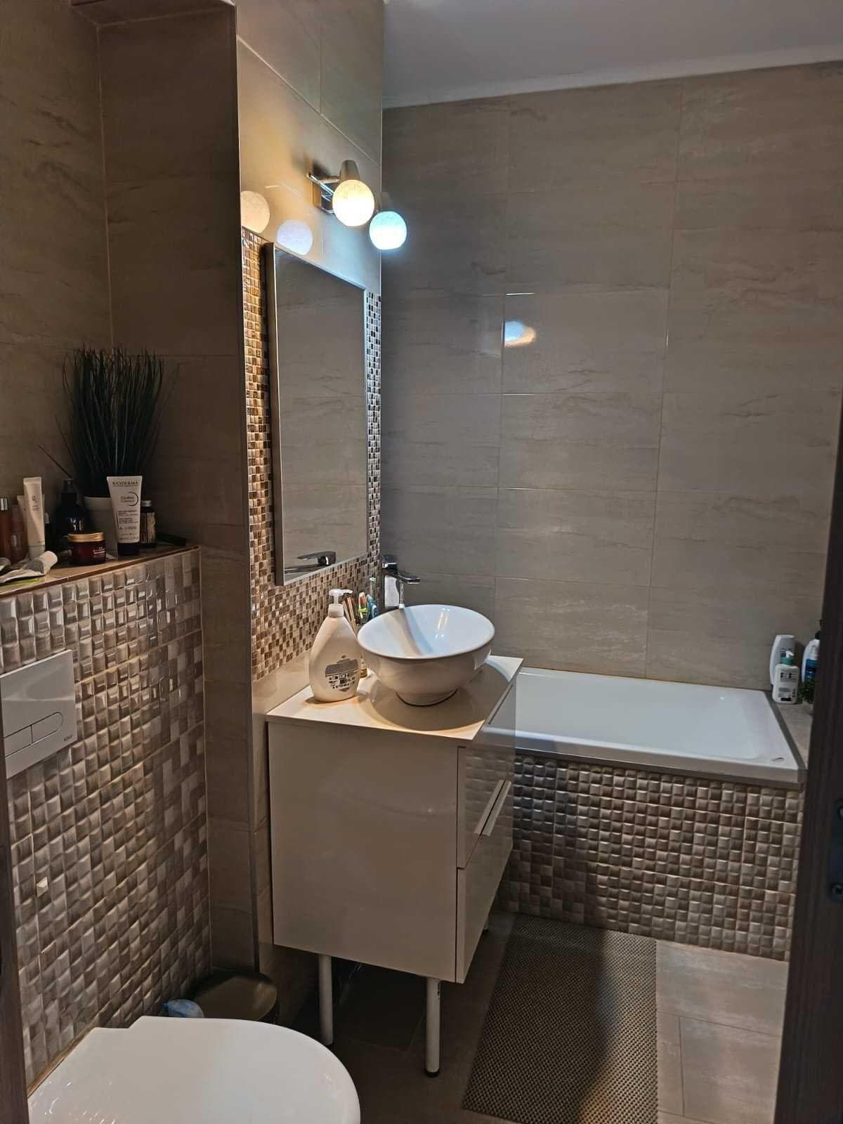 Vând apartament cu trei camere,zona Tudor - imagine 1