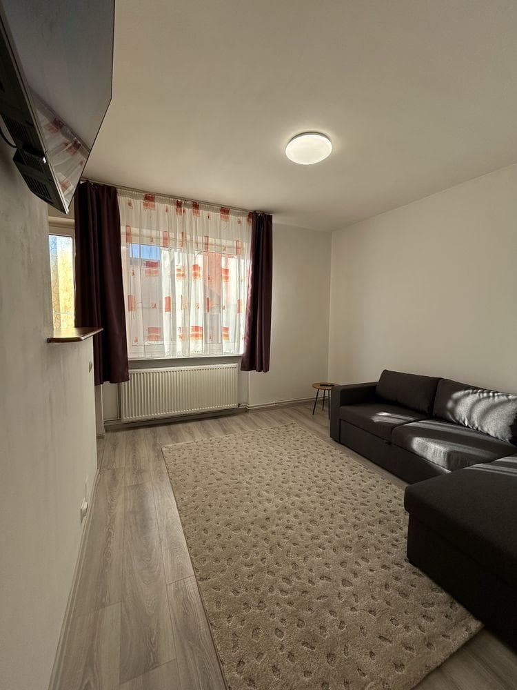 Inchiriez garsoniera in 7 Noiembrie zona TCM aproape de UMF