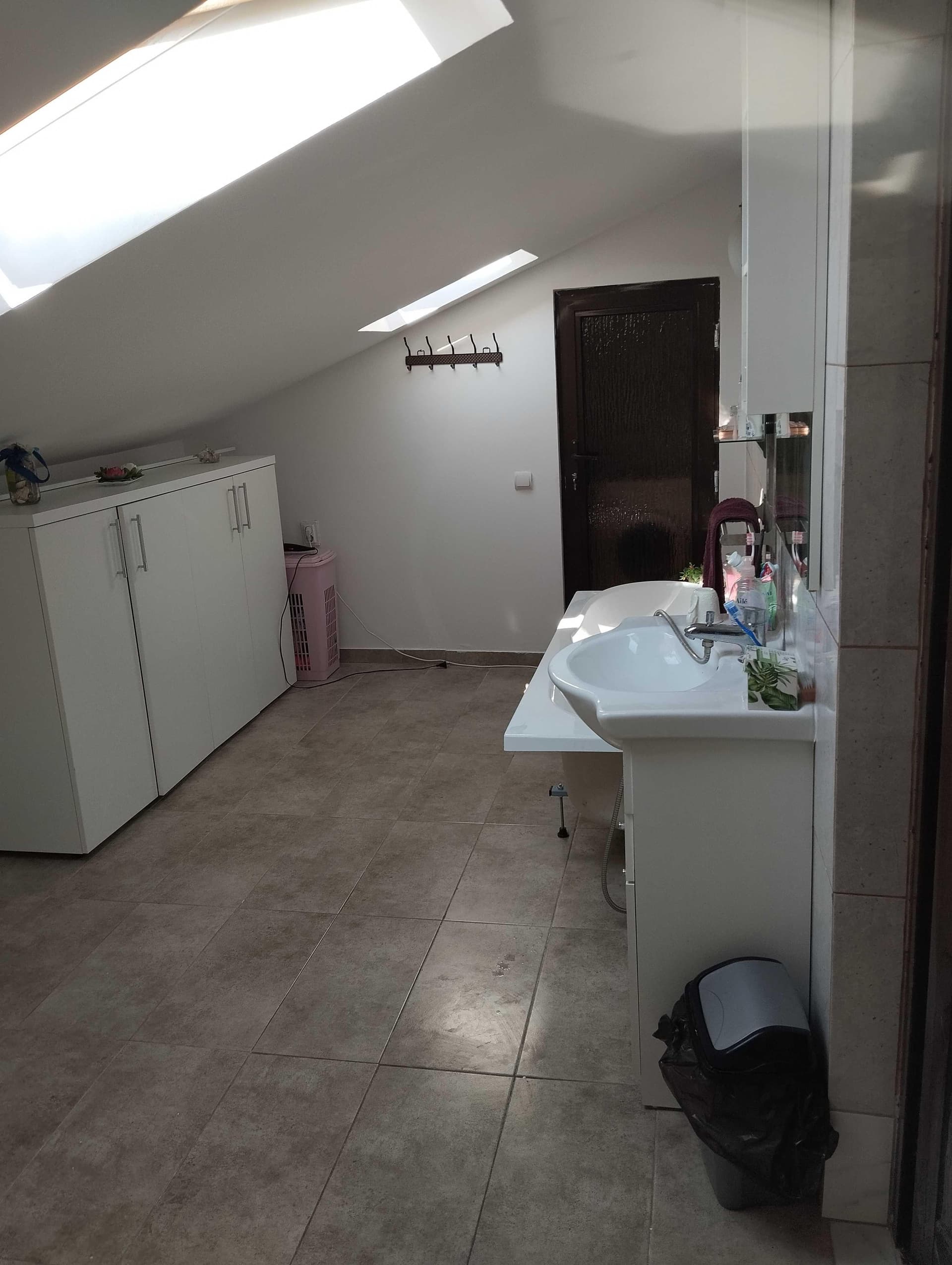 Apartament 3 camere ,baie, bucătărie,debara,cămară 97.82 mp cu cf - imagine 3