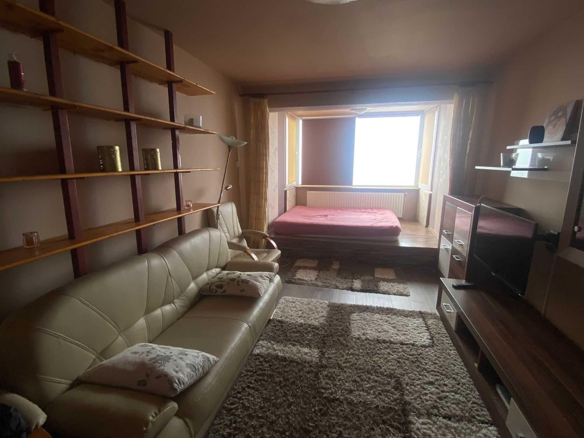 Închiriez apartament cu 2 camere - imagine 1