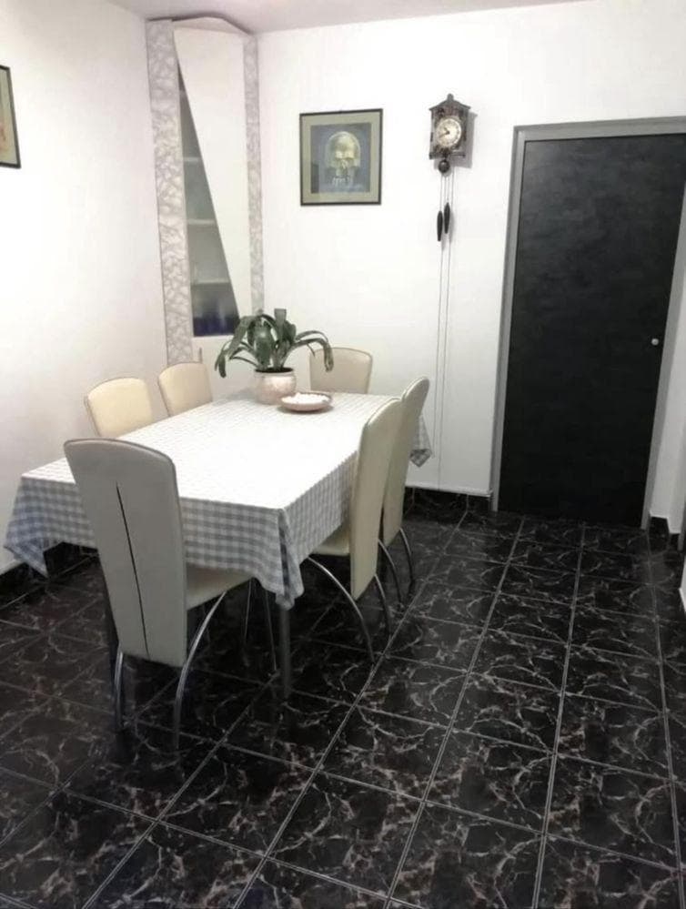 Inchiriez apartament cu doua camere , hol patrat. - imagine 1