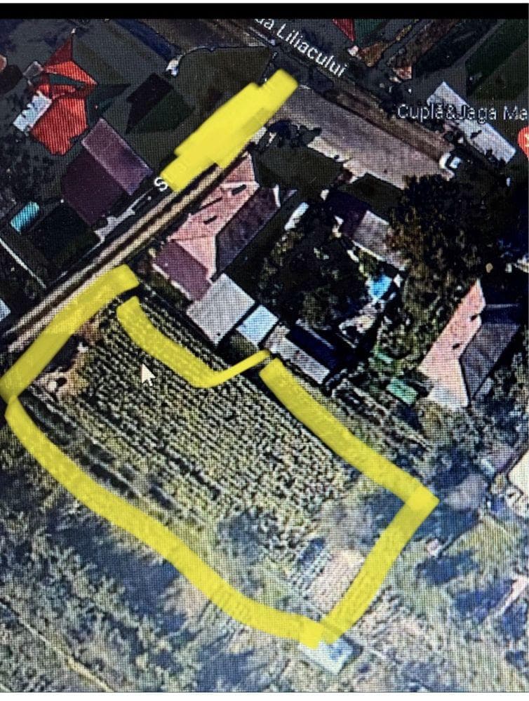 Vând teren intravilan central in Nazna.     Informatii la telefon