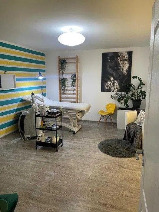 Dau in chirie spatiu comercial autorizat inclusiv pt. activitati  med. - imagine 1