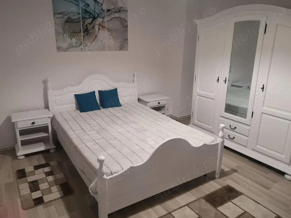 Apartament spațios 3 camere, zona centrala , Poli 2 - imagine 1