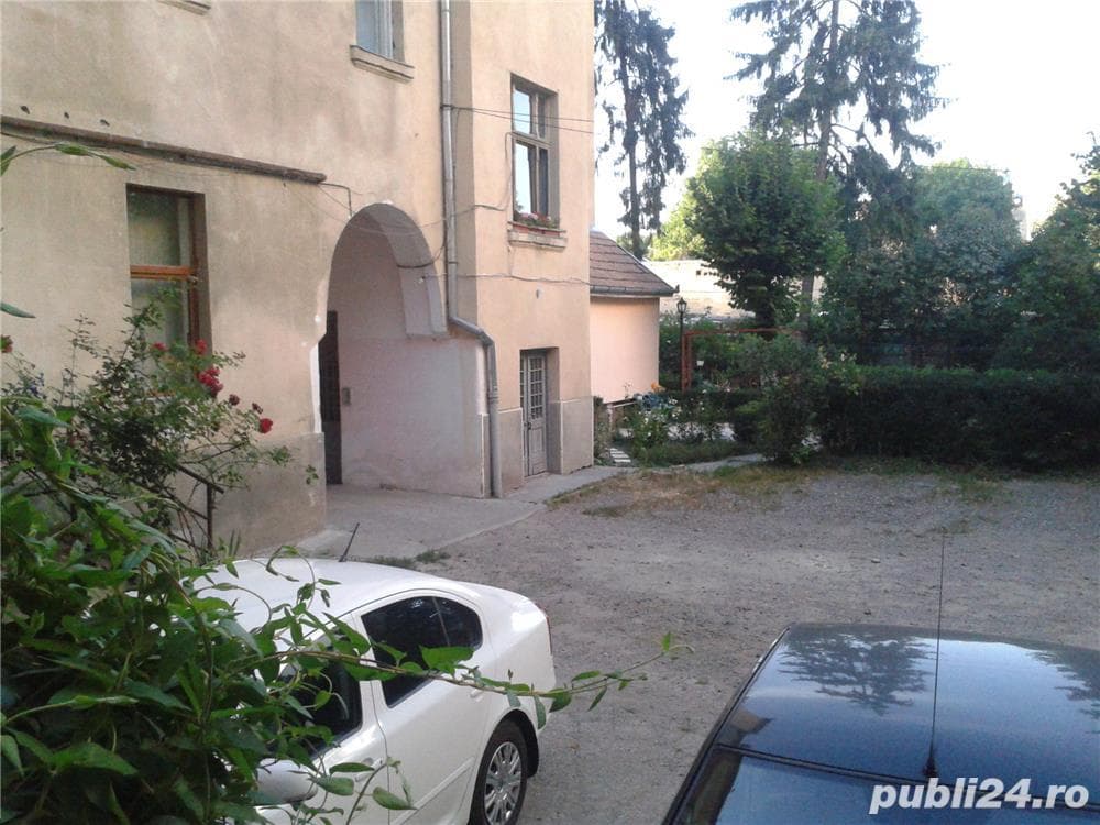 De vinzare un apartament din casa tip vila cu 2 etaje--ultracentral---