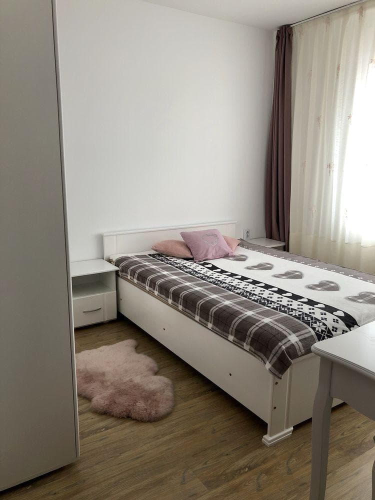 Apartament cu 3 camere, cartier Bulgaria - imagine 1
