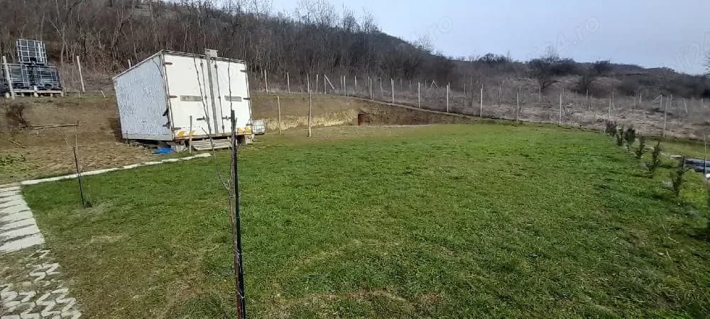 Vând teren intravilan Livezeni