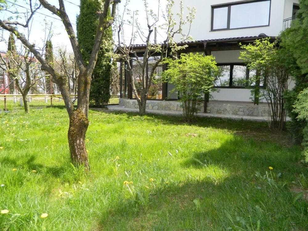 Apartament in vila cu teren propriu - imagine 1