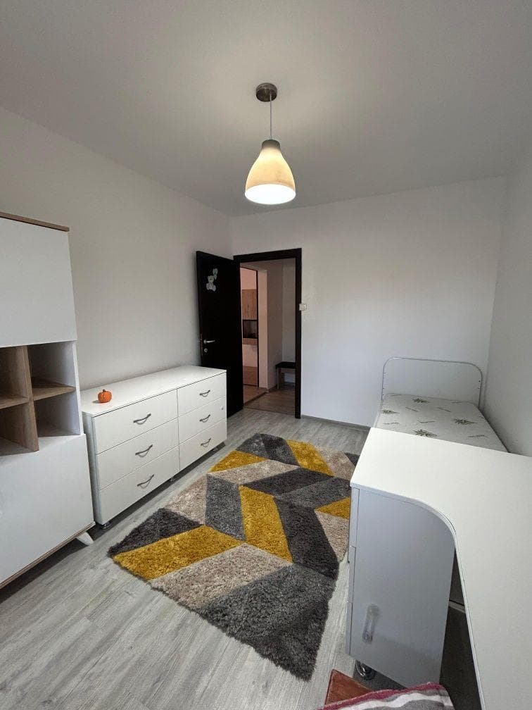 Particular Apartament 4 Camere str Harmanului 86 - imagine 1