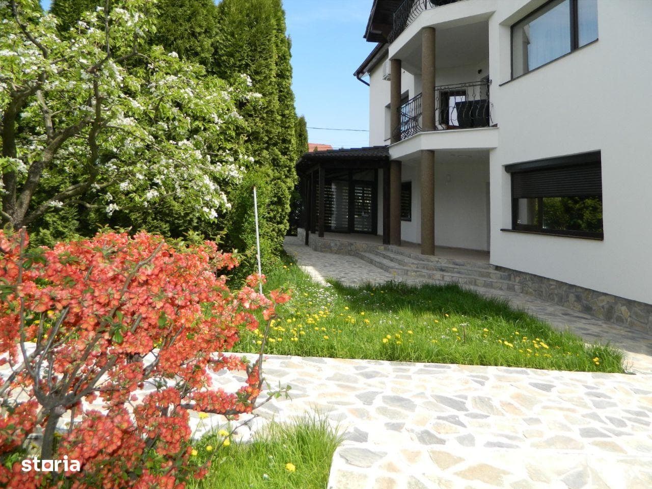 vand ap 4 camere in vila , parter , cu teren propriu 233 mp - imagine 1