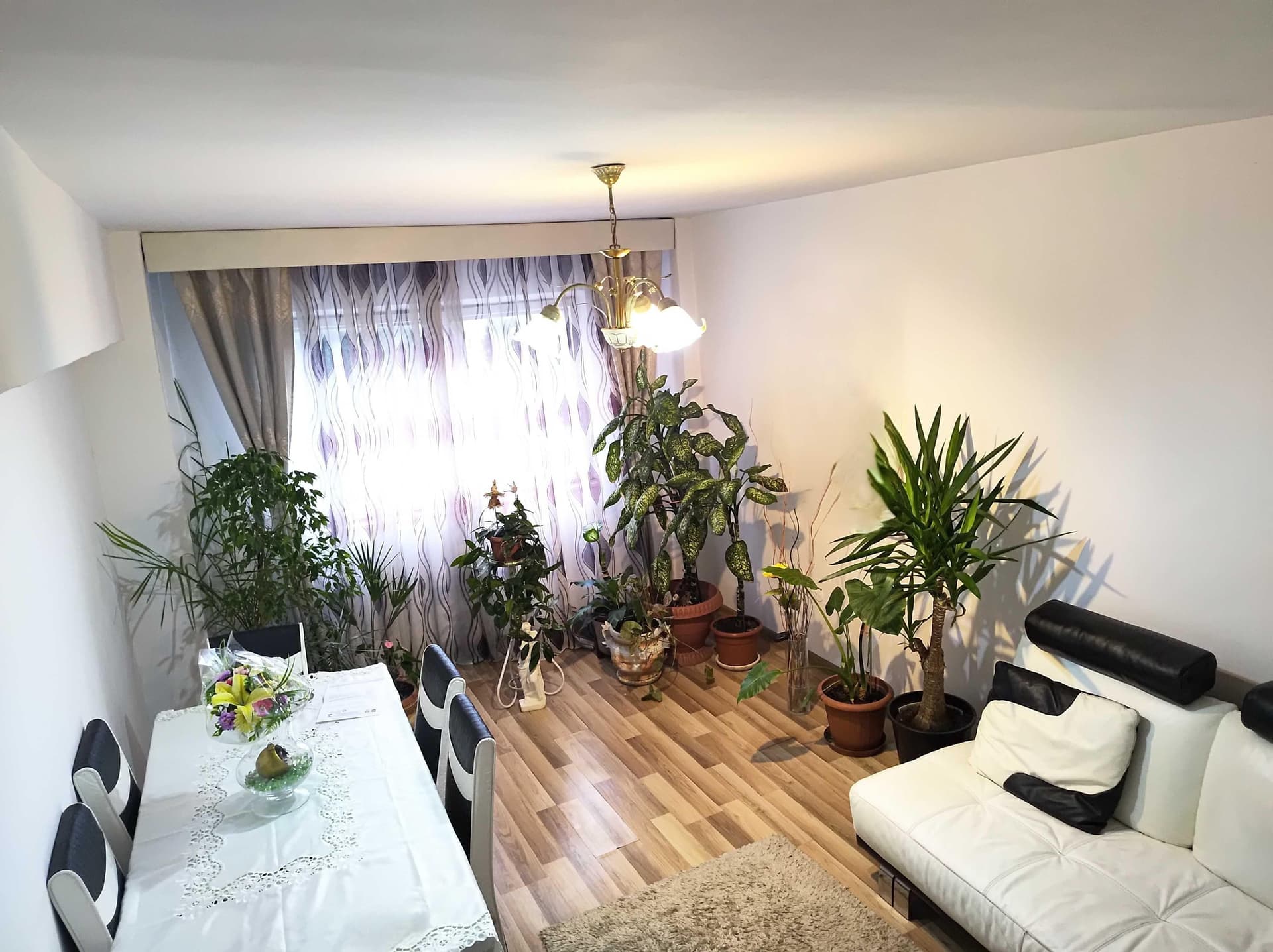 Vând apartament 5 camere, 100 mp, decomandat, 2 băi + 2 balcoane - imagine 1