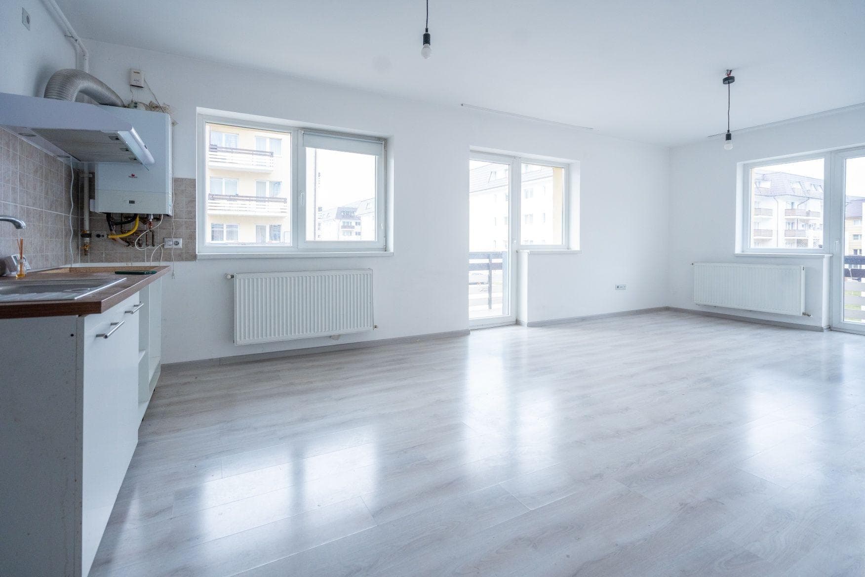 Apartament cu 3 camere | Etaj 1 | Parcare privata |