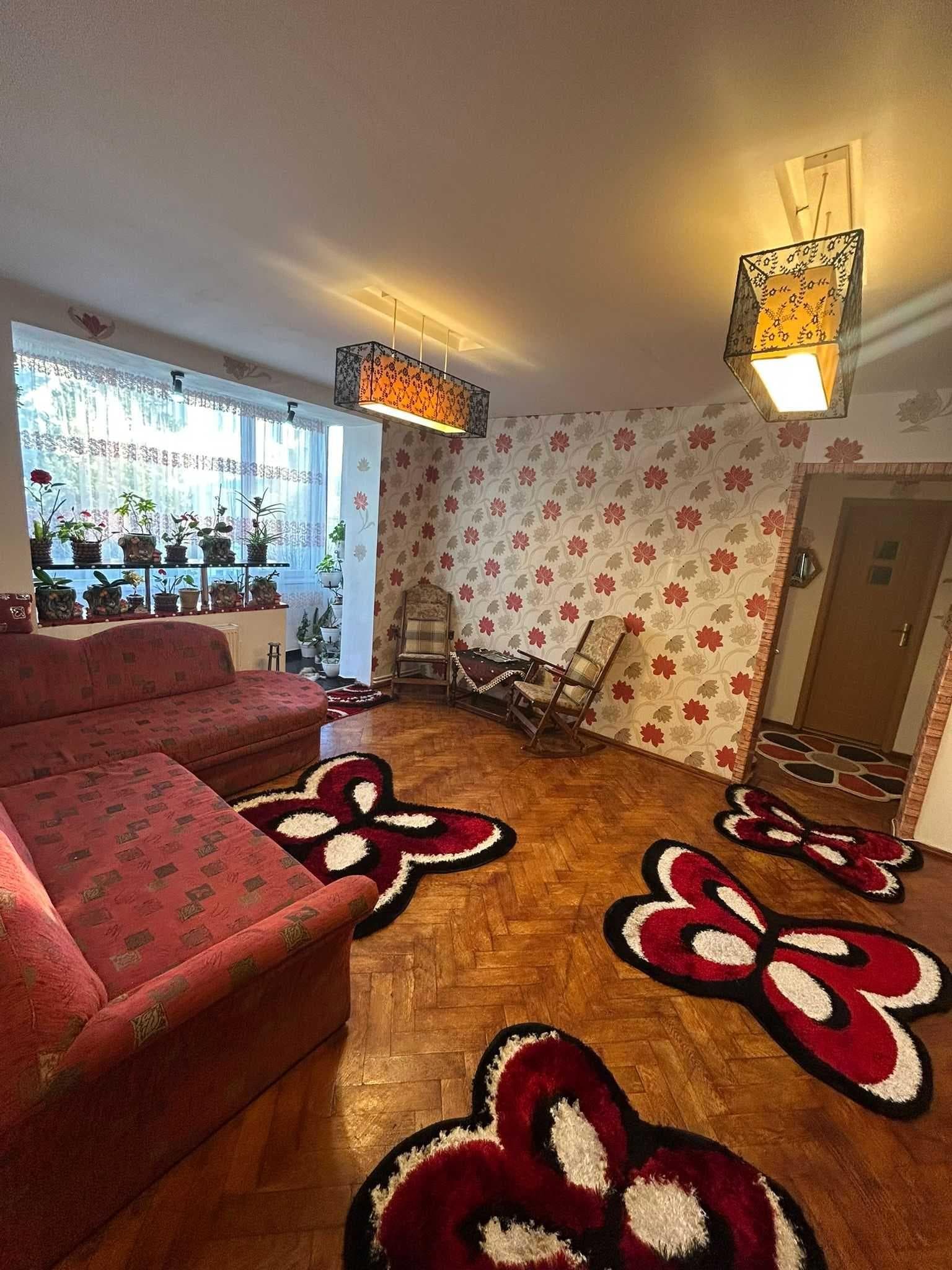 Proprietar vand apartament cu 3 camere pe strada Octavian Goga Brasov