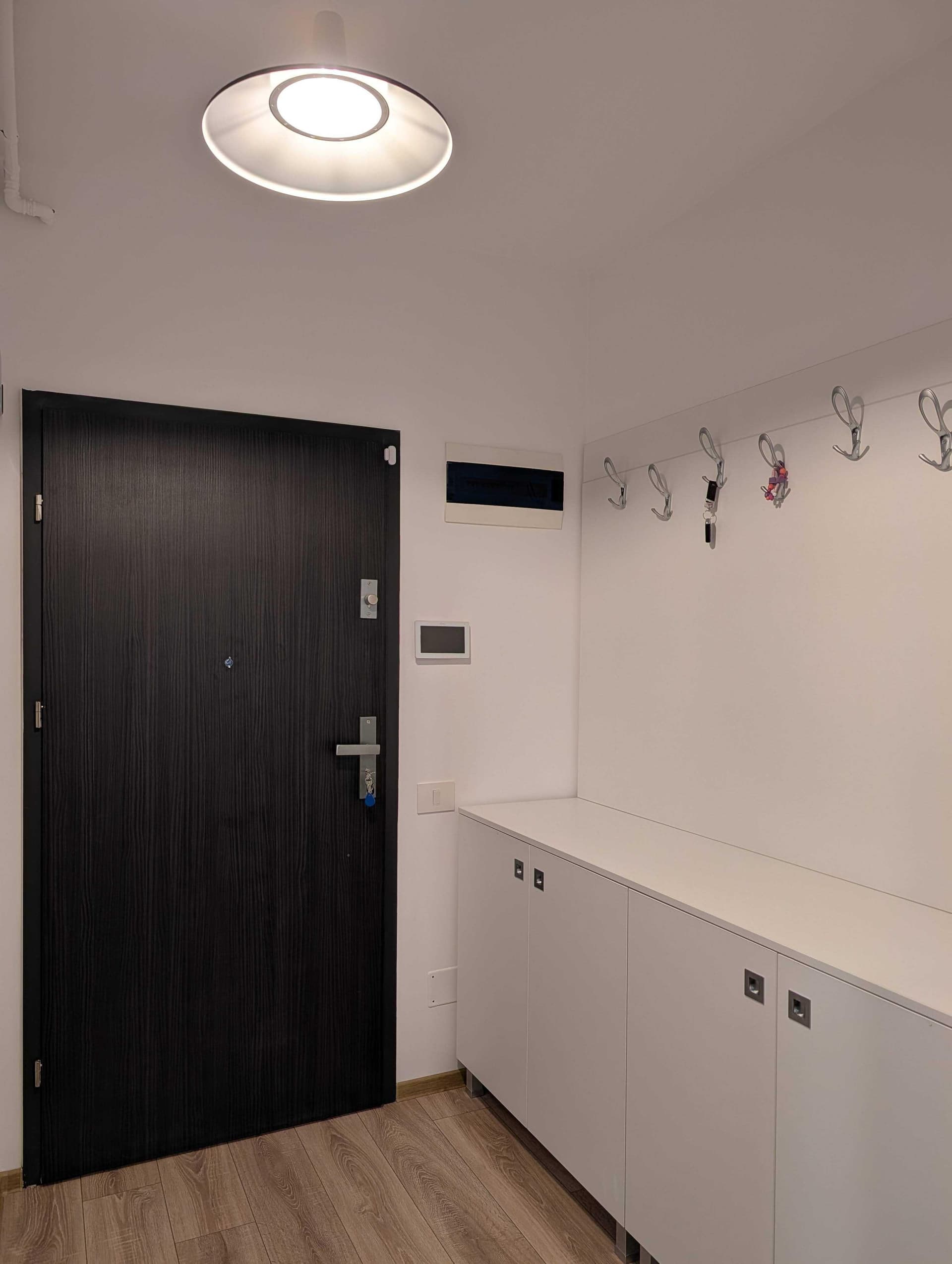 De inchiriat apartament 2 camere + boxa + loc de parcare ( exterior )