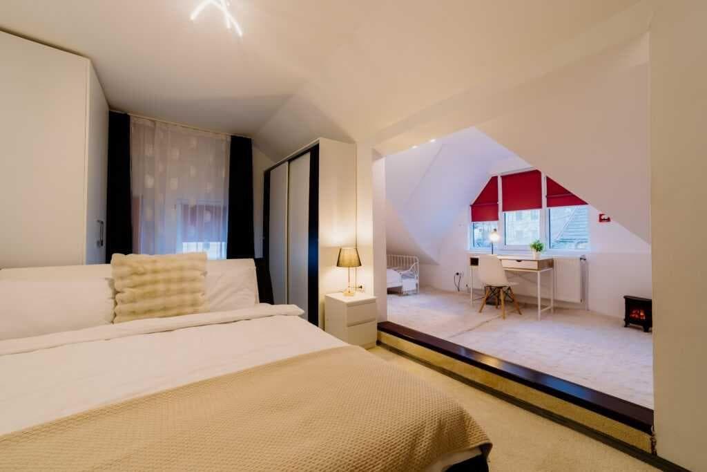 Inchiriez apartament cu 3 camere centru istoric