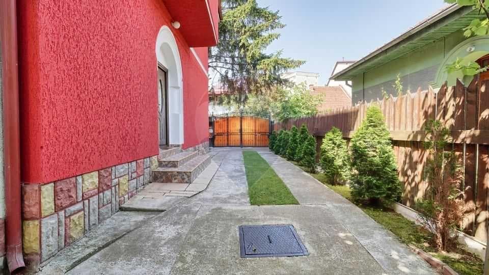 Închiriez apartament la casă mobilat și utilat în Cartierul Florilor