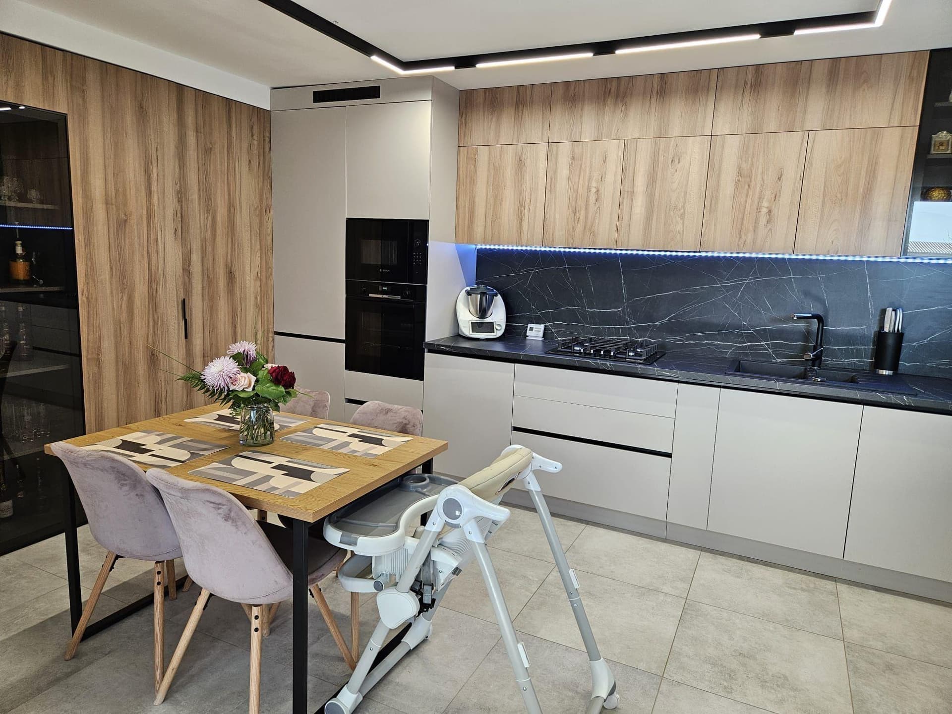 Casa 4 dormitoare mobilata utilata cartier Izvor Brasov