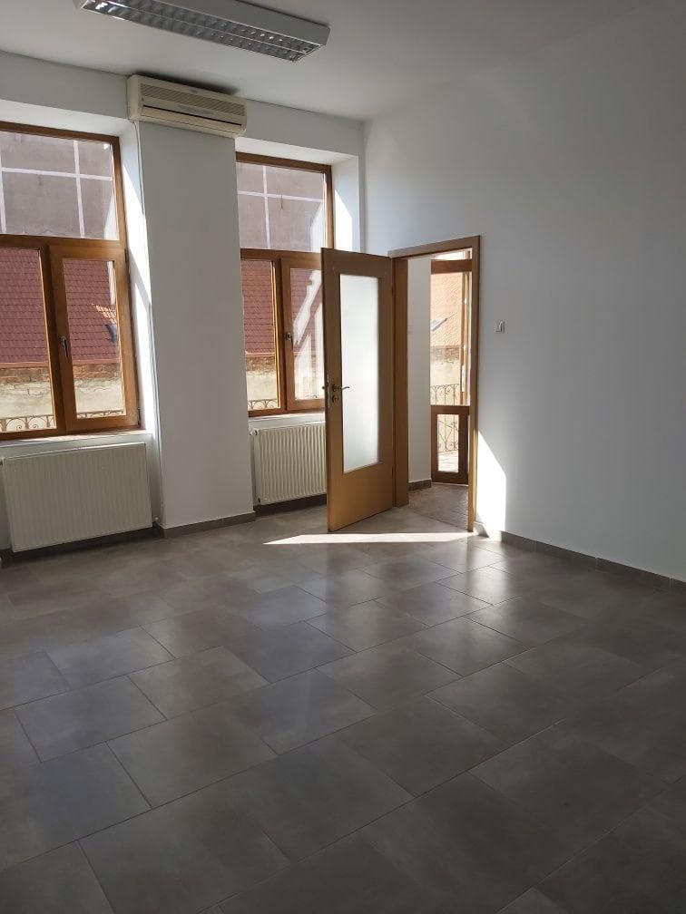 Vand apartament central, langa Hotel Victoria, posibilitate mansardare - imagine 1