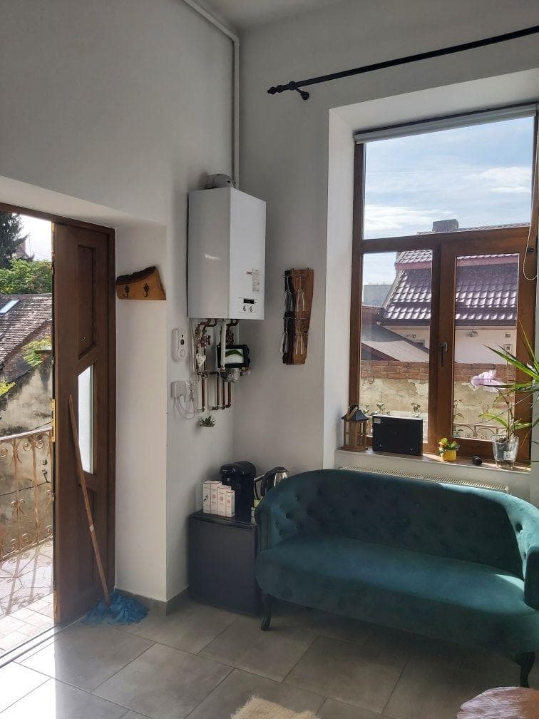 Vand apartament central, langa Hotel Victoria, posibilitate mansardare - imagine 4