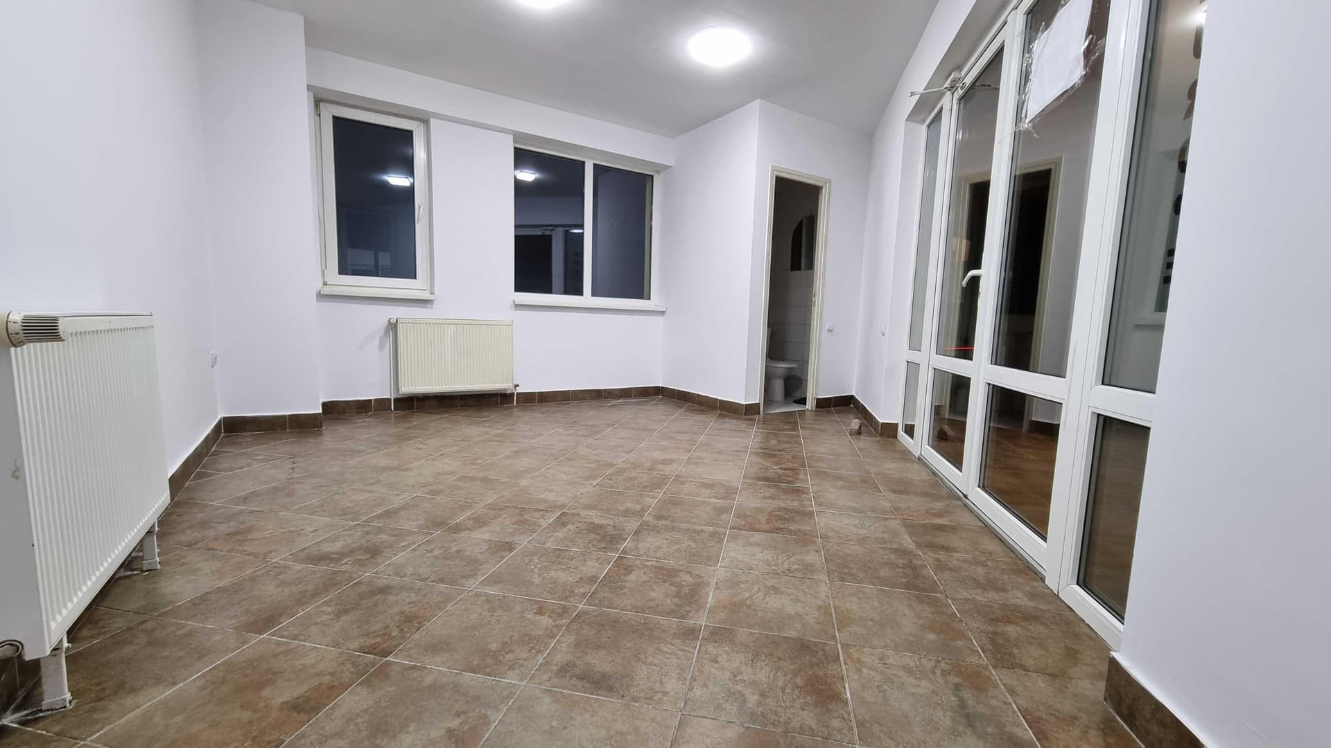 Birou CENTRAL de  vanzare, cu chirias, randament anual de 7% la Euro - imagine 1