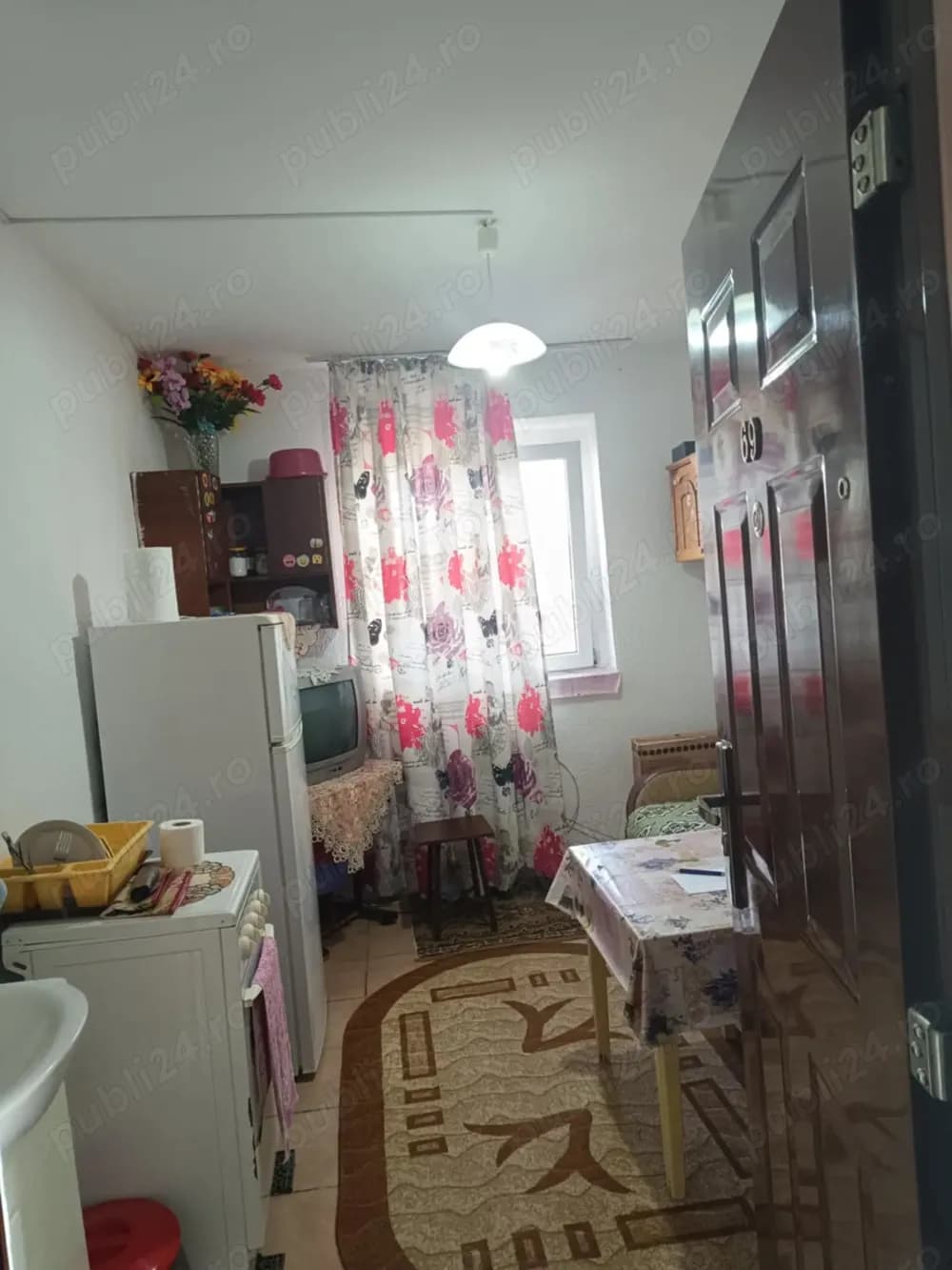 Camera de cămin zona Florilor 10 mp