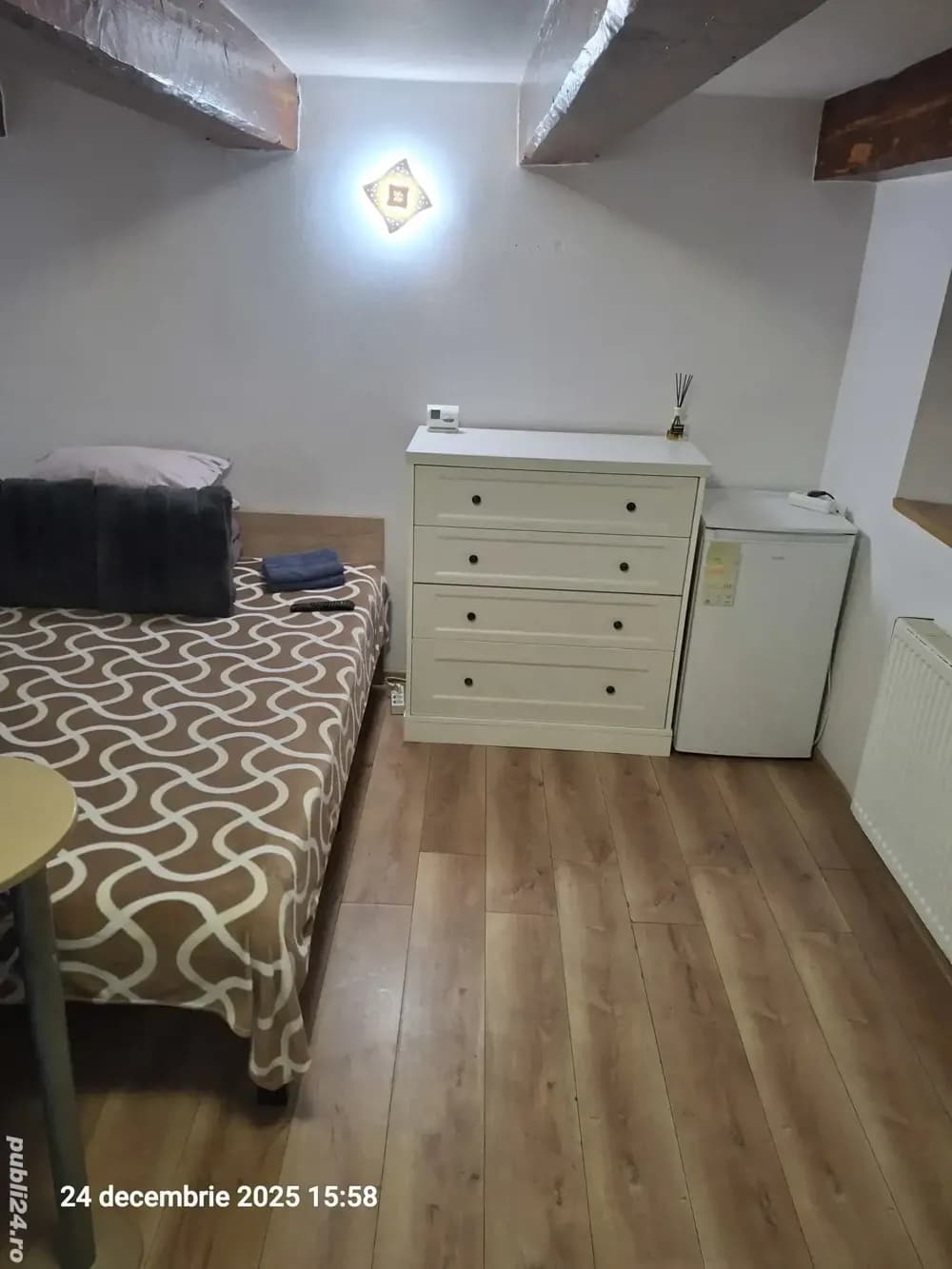 Vand garsoniera la casa pe strada de mijloc