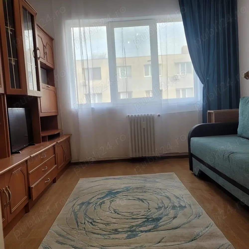 Vând cameră de cămin zona Tractorul