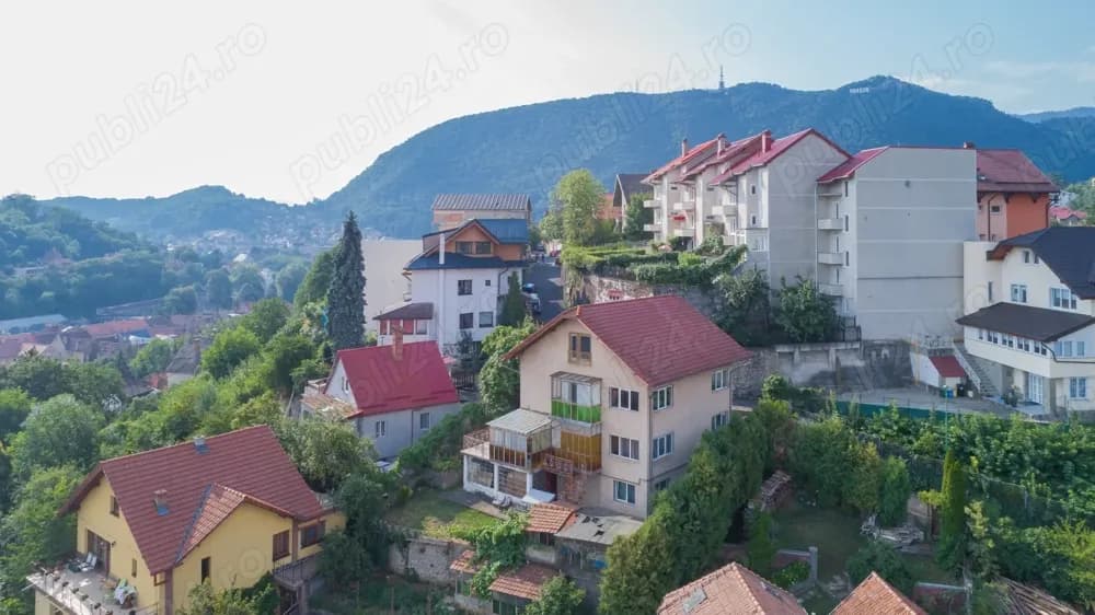 Vanzare vila - 3 apartamente |  Drumul Poienii Brasov - Proprietate Unica