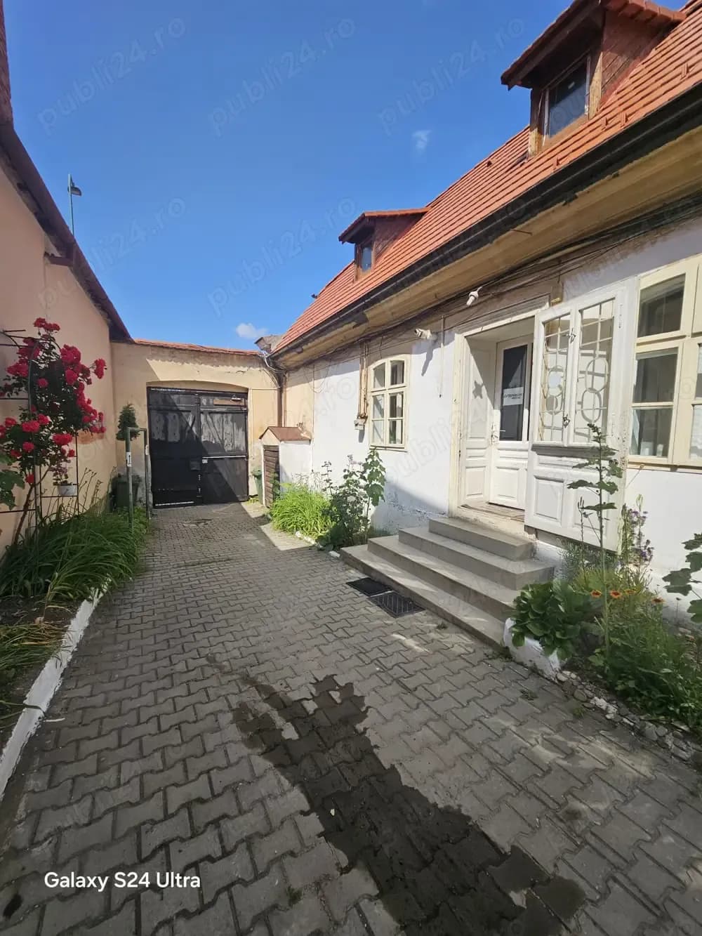 Corp de casa cu intrare separată!