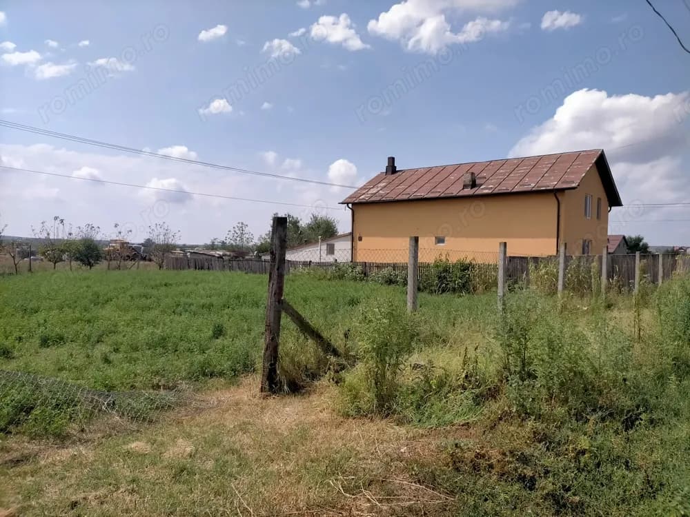 Vând teren zona ștrand colosseum