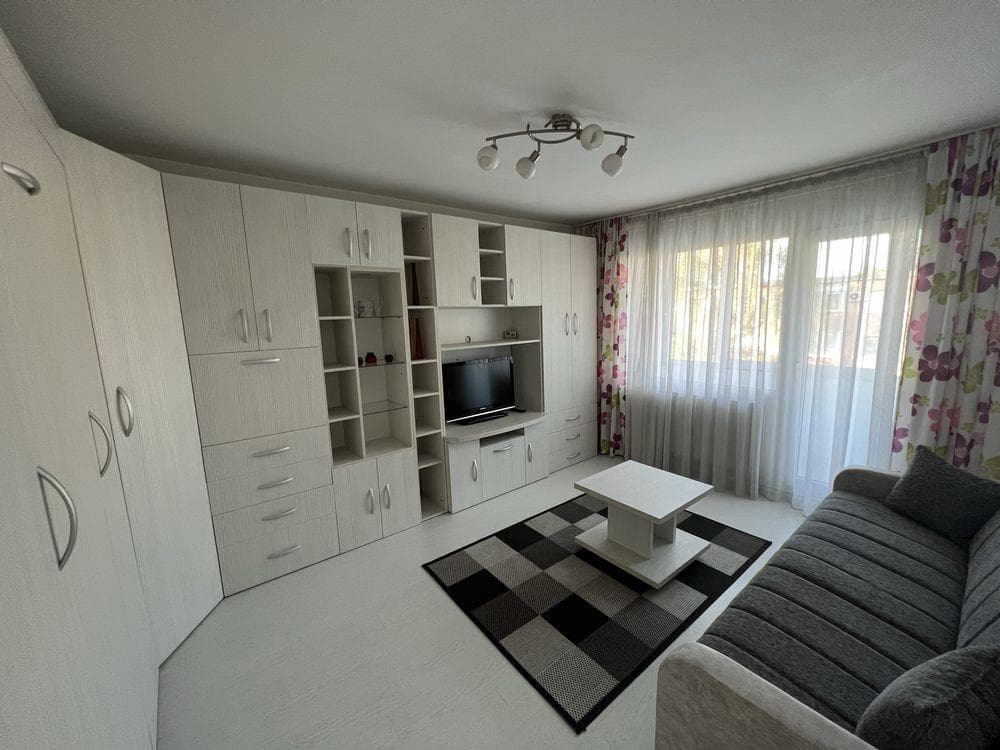 Proprietar inchiriez garsoniera in bloc apart. str. Uranus langa piat - imagine 1