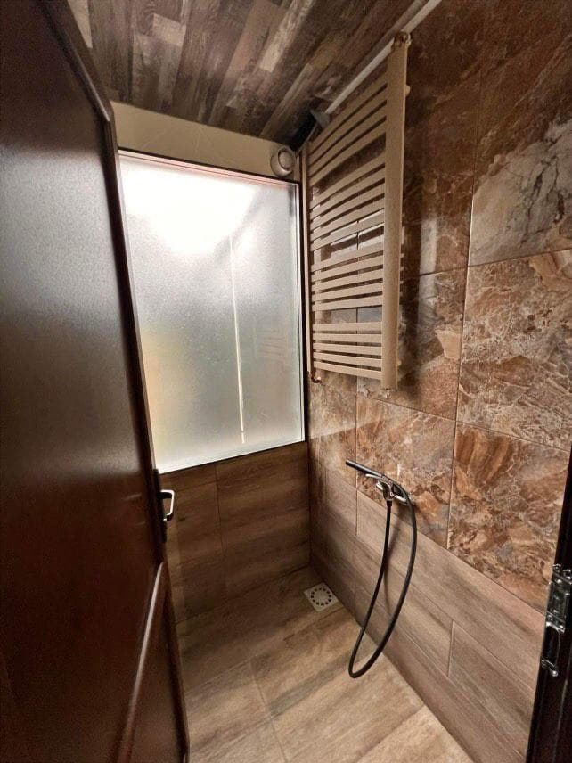 Garsonieră Minimalistă Modernă - imagine 1