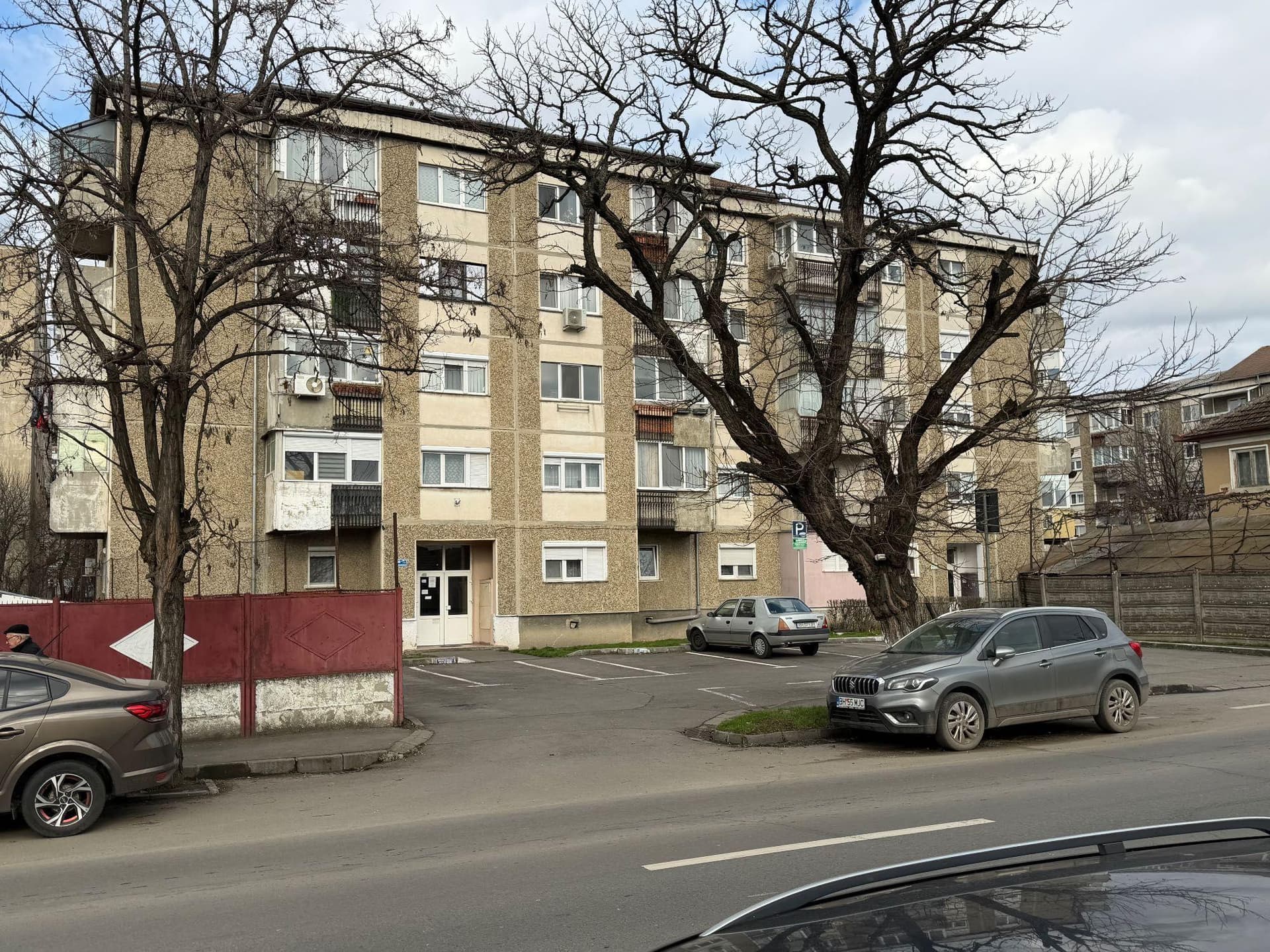 Vând apartament cu 2 camere - imagine 1