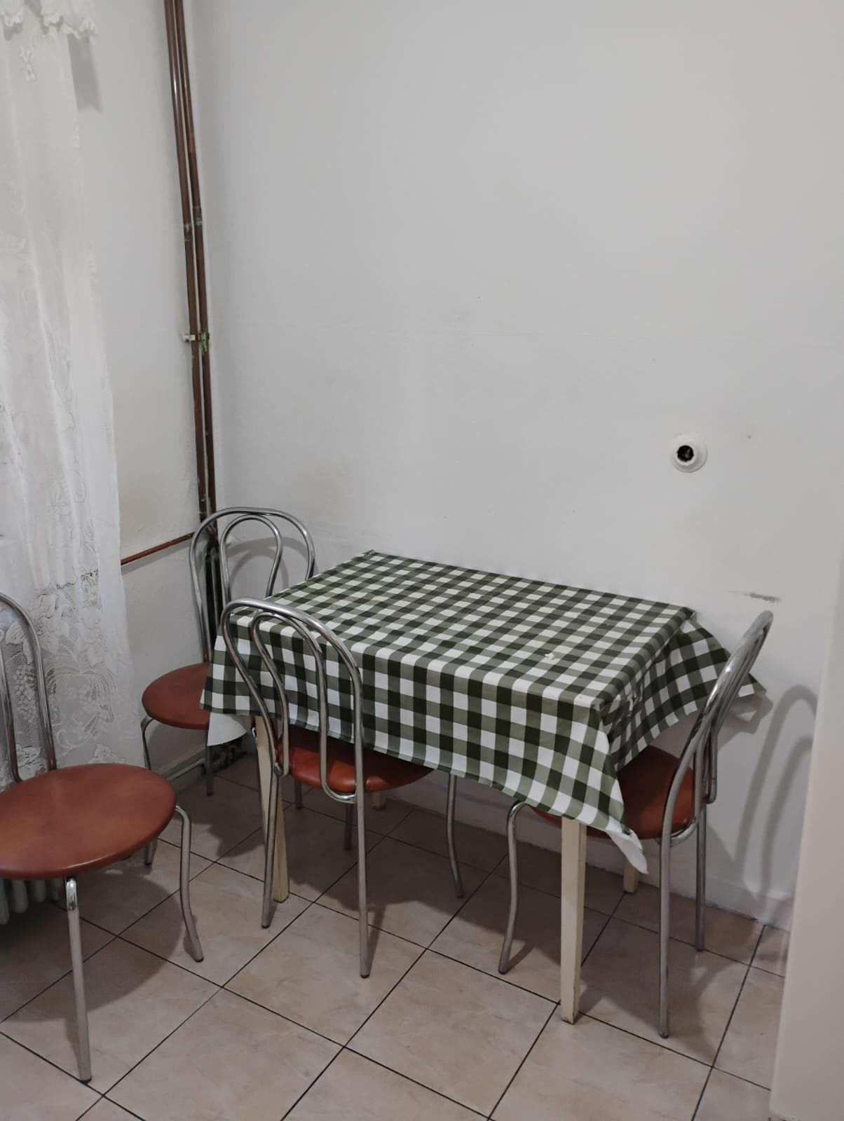 Închiriez Apartament 2 camere ,zona nufărul lângă Onisifor Ghibu.