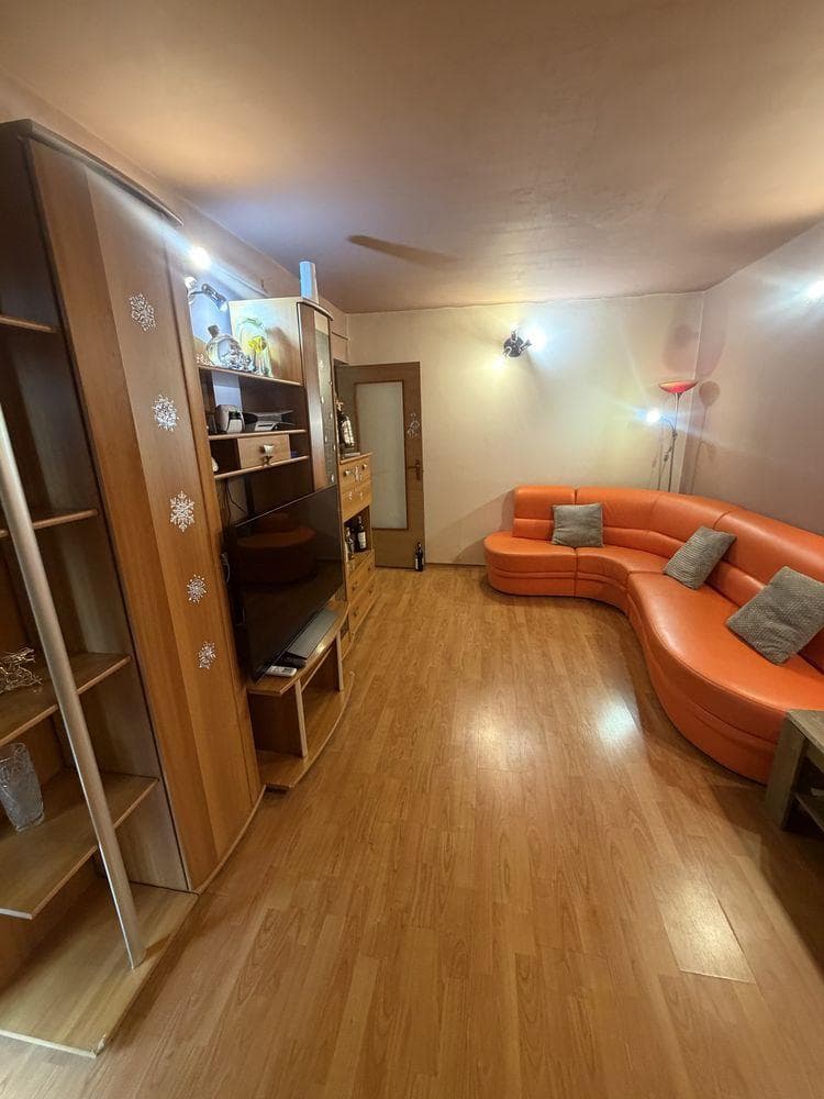 Apartament 3 camere cartier 9 Mai