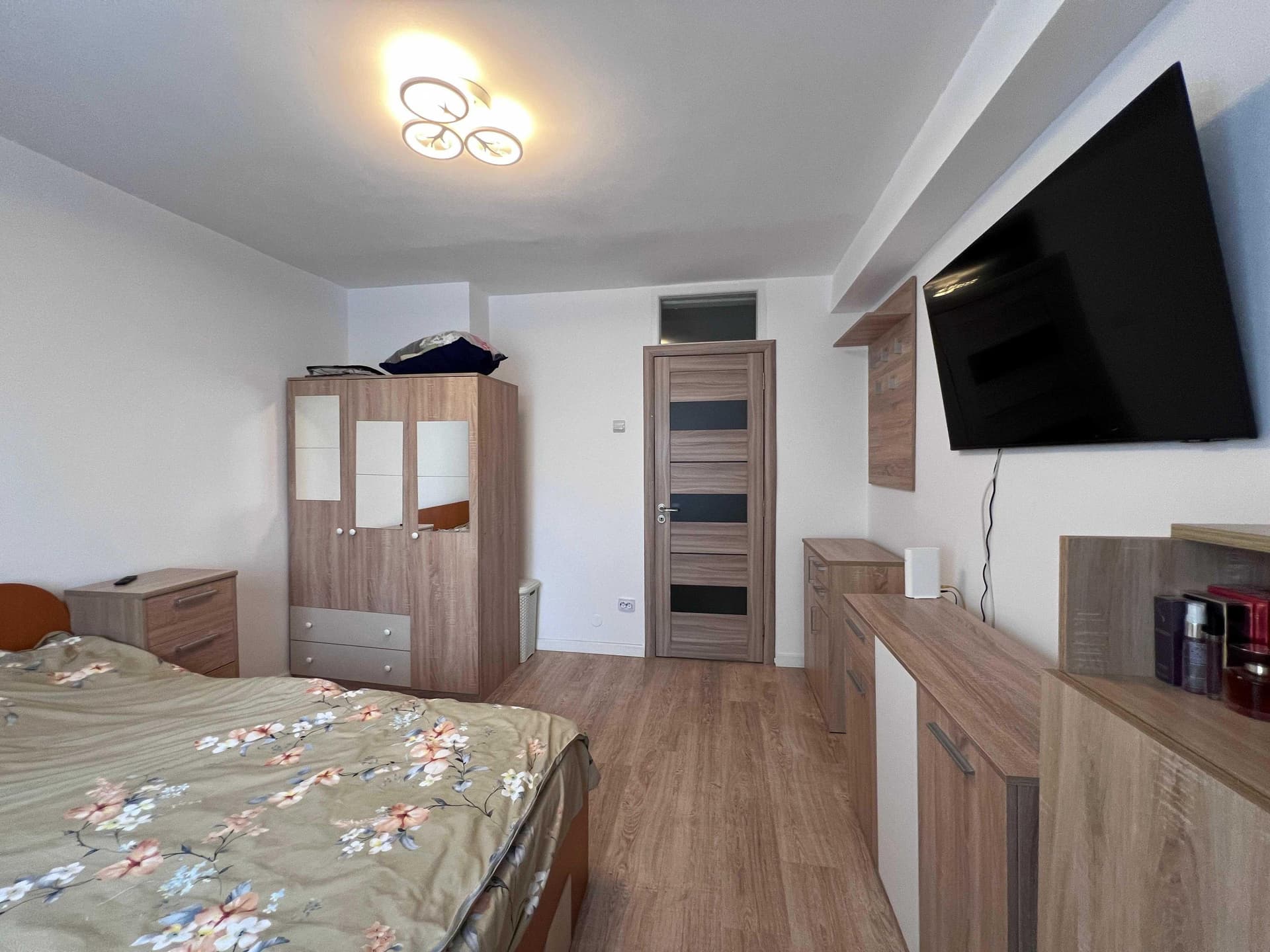 Vand Garsoniera zona Baneasa