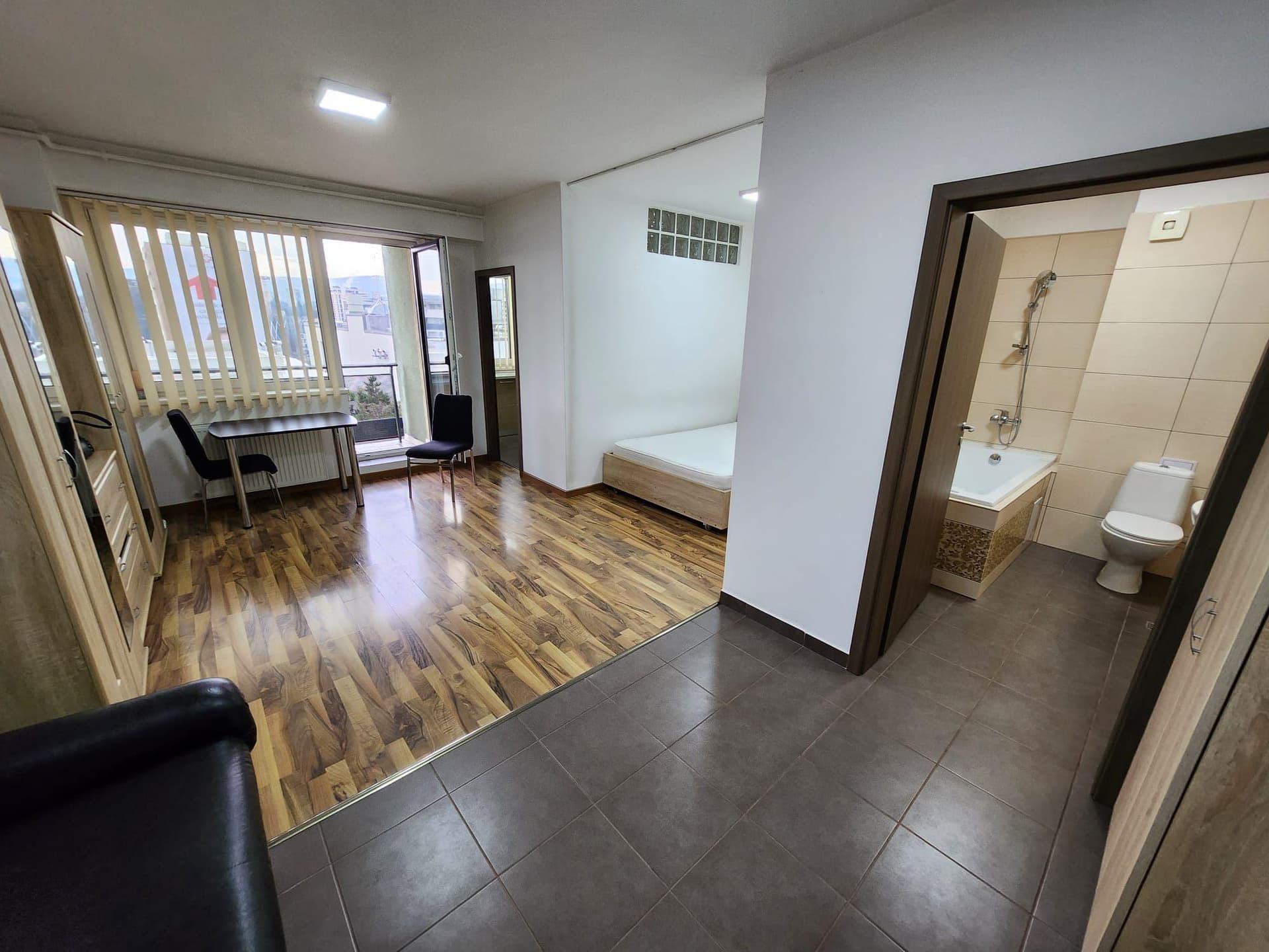 Vând apartament cu o cameră, în zonă foarte bună! - imagine 1