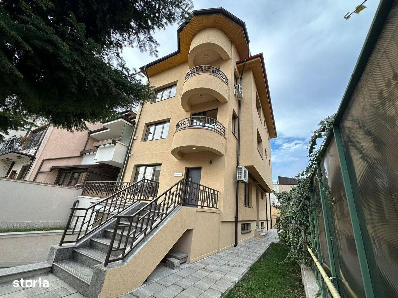 Vand imobil 485 m2 zona domenii parcul ciresari vis a vis Arcadia