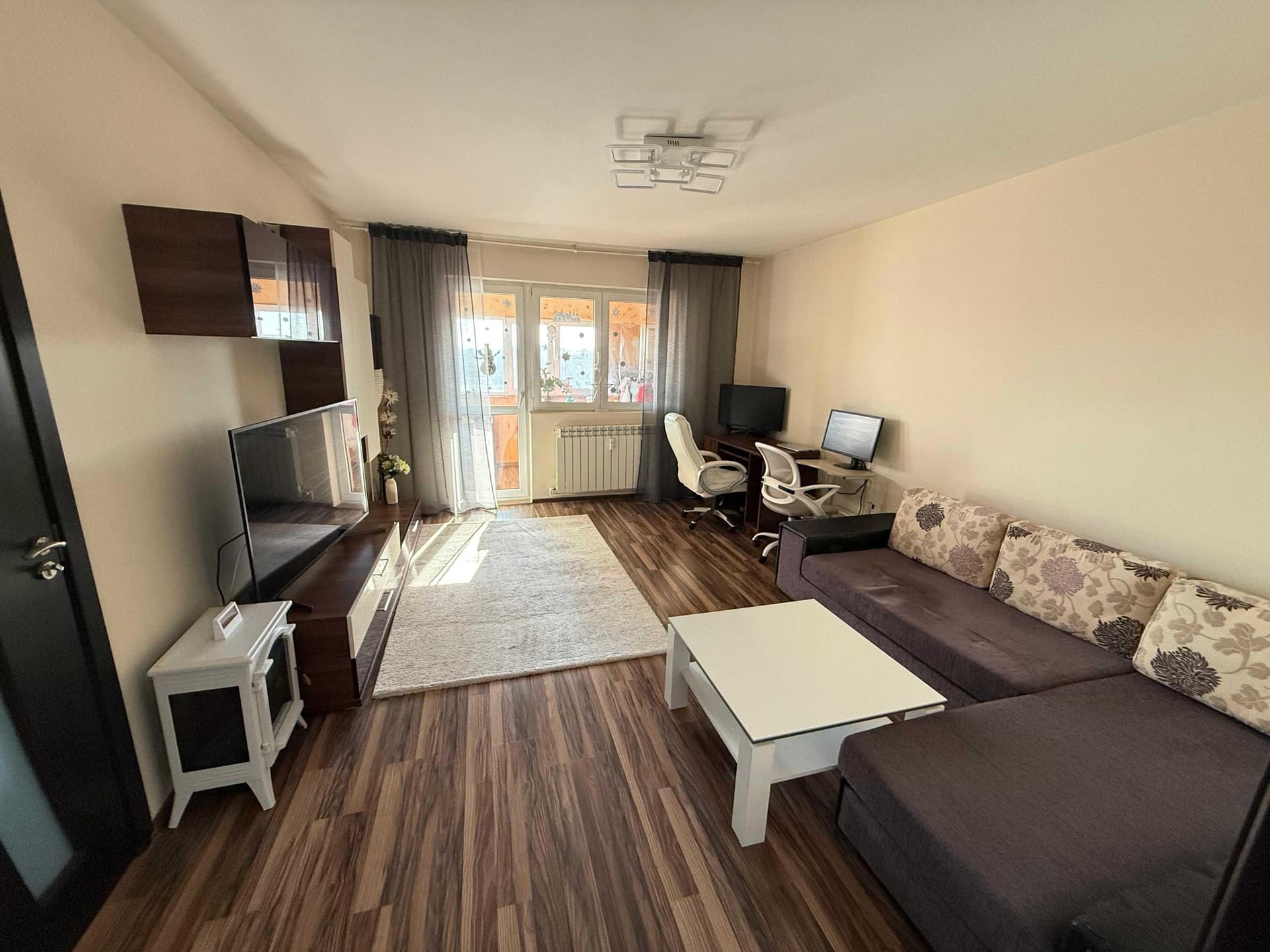 Apartament 2 camere decomandat - CT, boxa, parcare - imagine 1