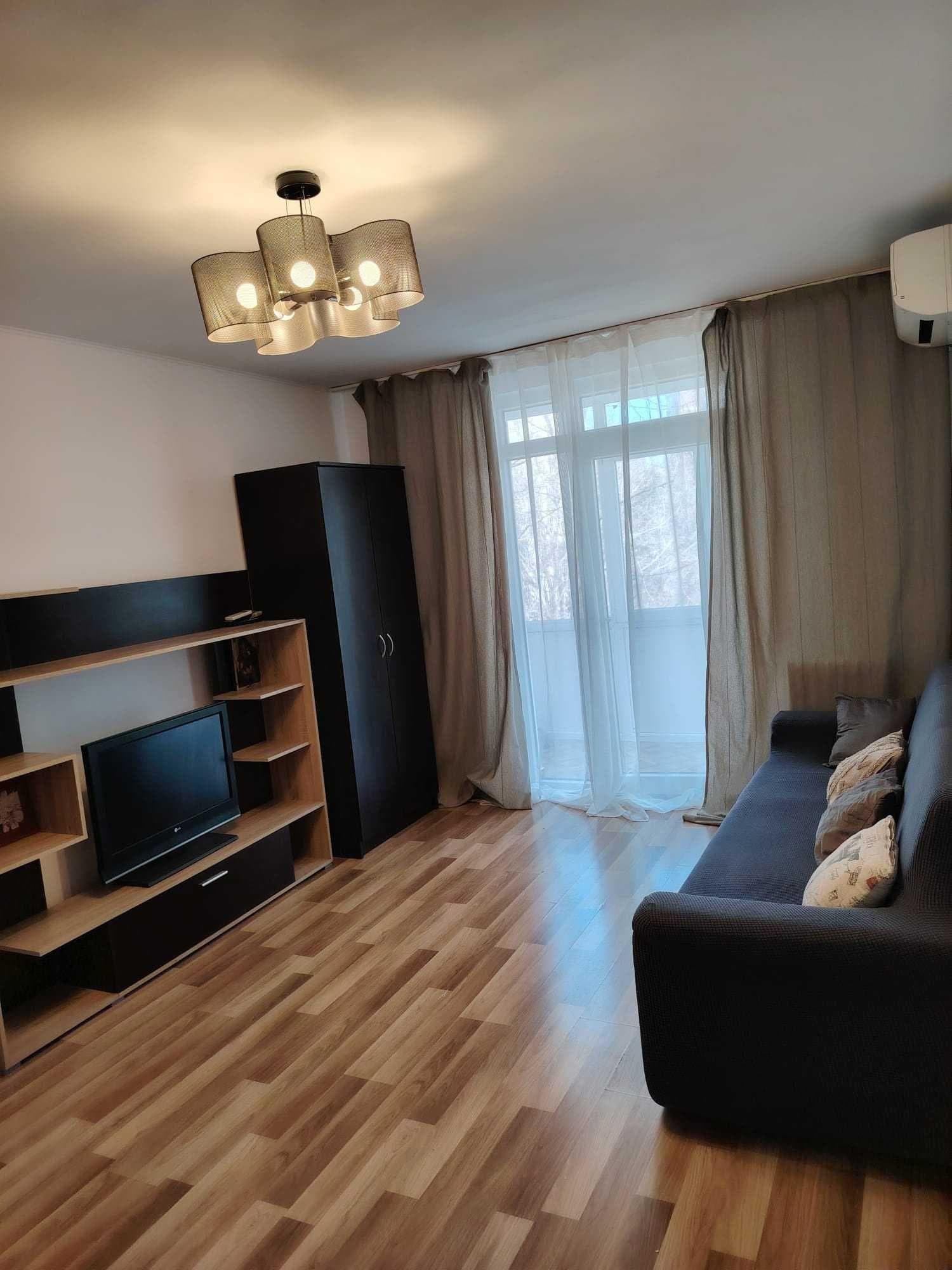 De închiriat apartament 3 camere Titan Potcoava - imagine 1