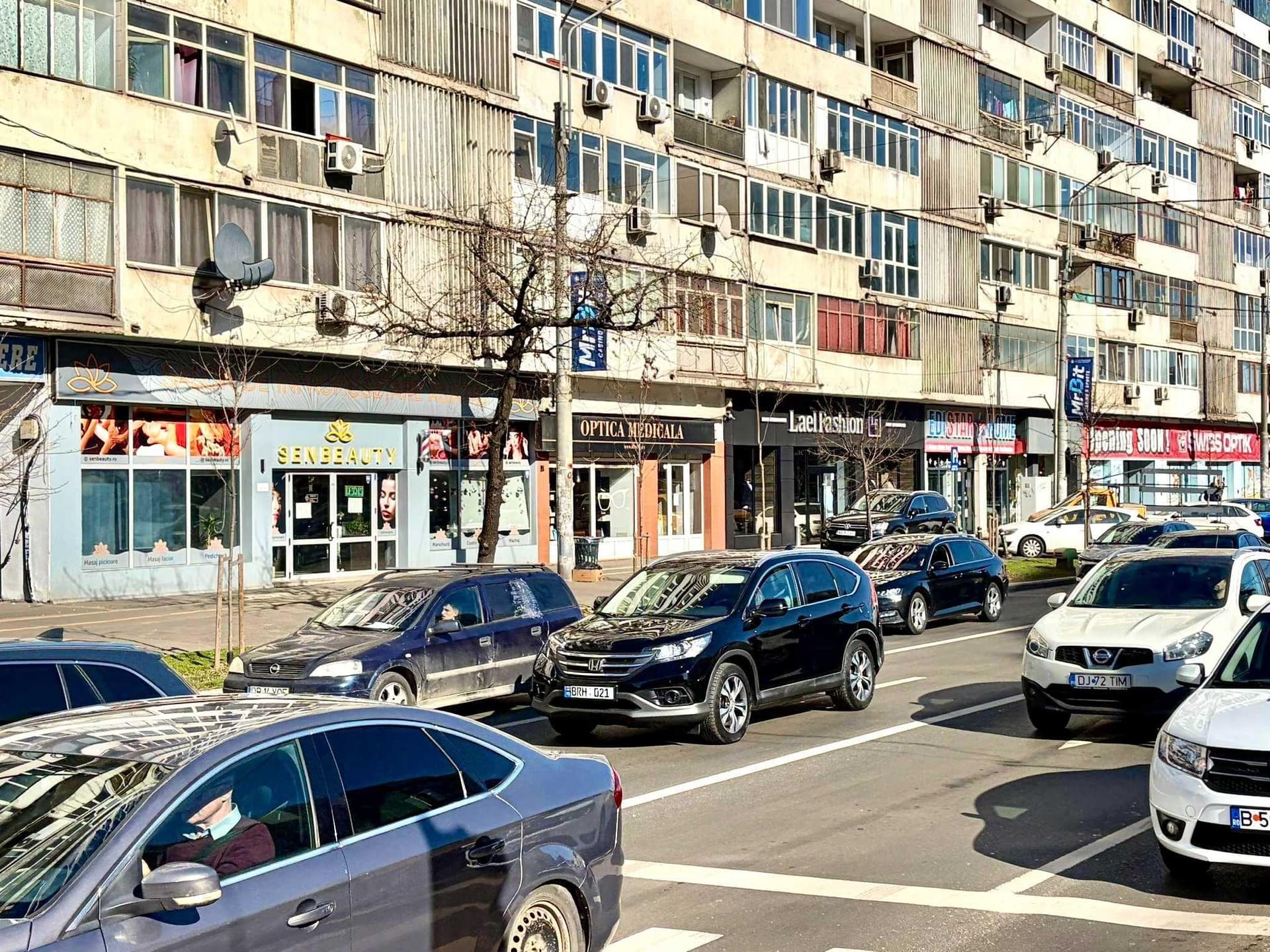 Inchiriez spatii comerciale 15–500 mp Bucuresti, vad pietonal bun