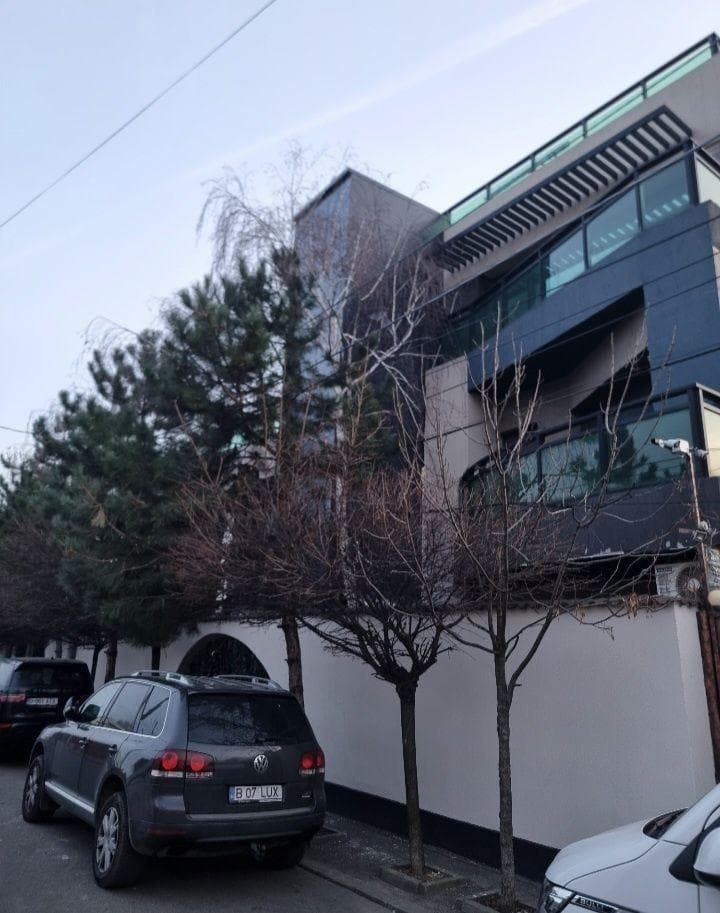 Inchiriez Cladire-Lift targa -9 loc parcare - imagine 1