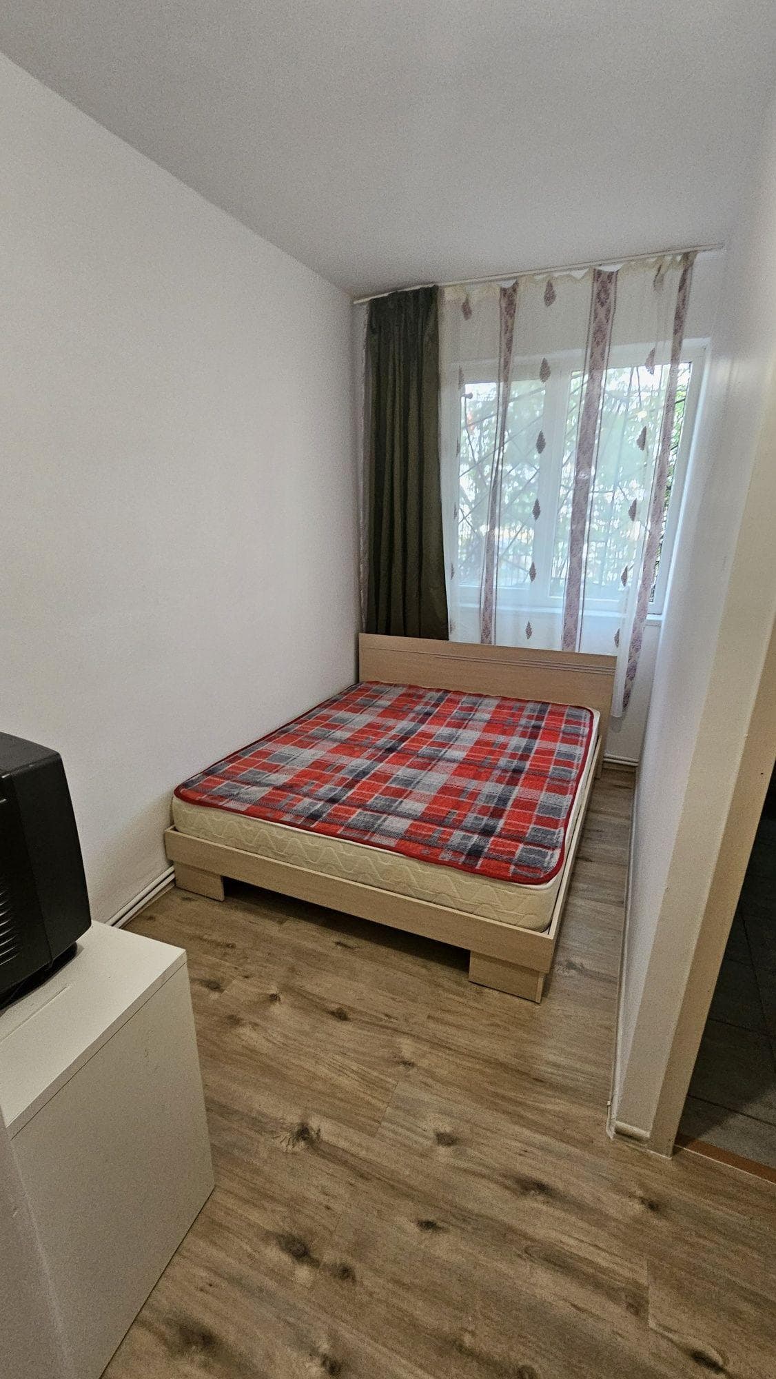 Vand garsoniera Titan