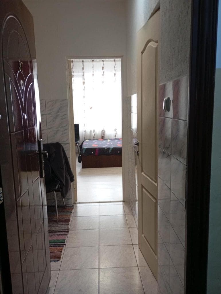 Închiriez garsonieră