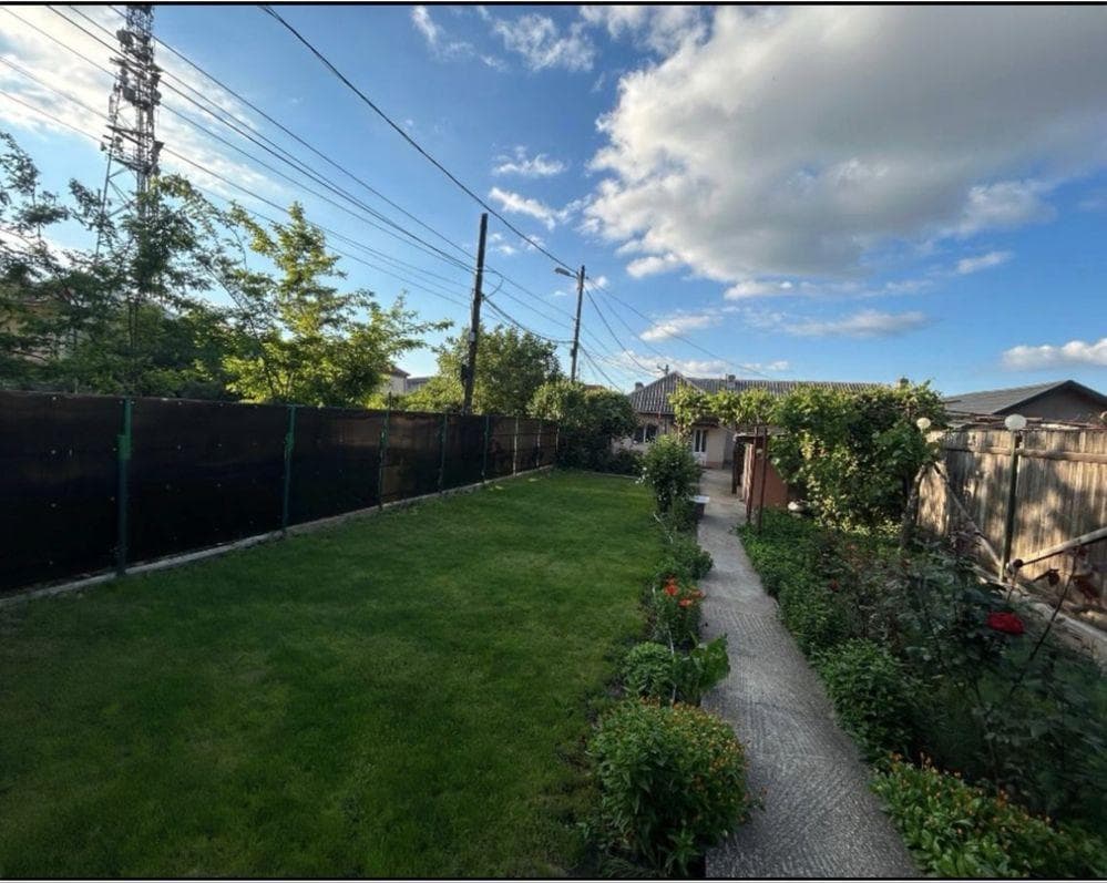 Inchiriez casa cu teren